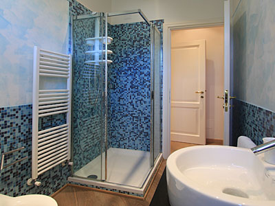 Bagno con doccia